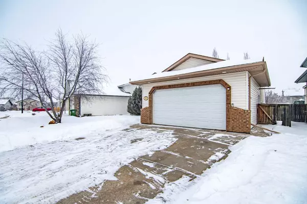 Red Deer, AB T4R 2W6,13 Leung Close