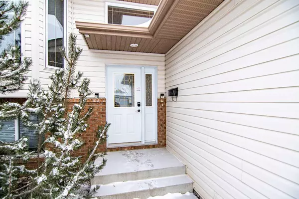 Red Deer, AB T4R 2W6,13 Leung Close