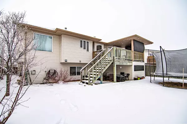 Red Deer, AB T4R 2W6,13 Leung Close