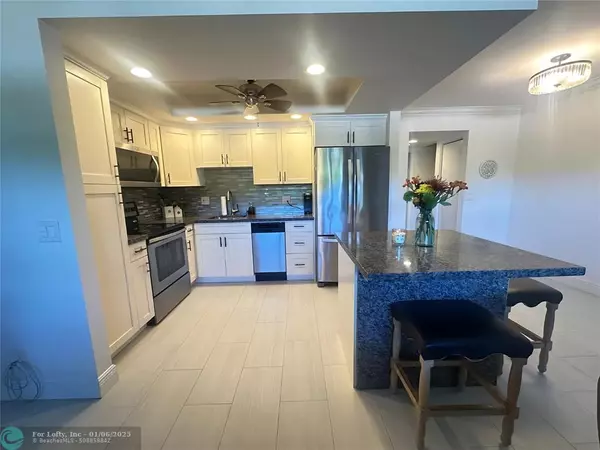 Deerfield Beach, FL 33442,10 Farnham A  #10