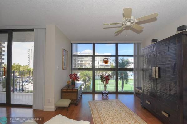 Hallandale Beach, FL 33009,400 LESLIE  #419