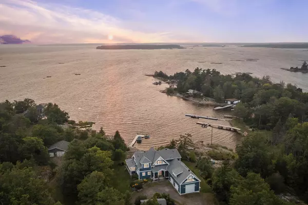 Georgian Bay, ON L0K 1S0,70 Kamenni Bay RD