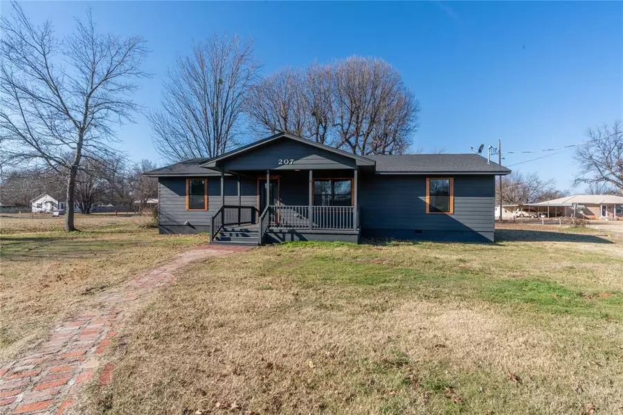 207 Elm Street, Maysville, OK 73057