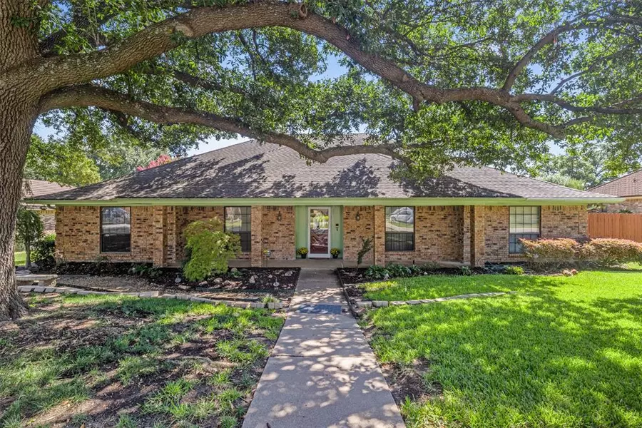 1716 Hampton Court, Bedford, TX 76021