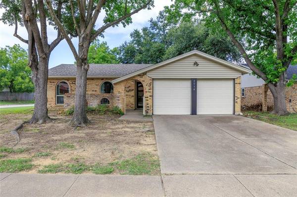 2518 Colleen Drive, Arlington, TX 76016