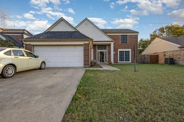 225 Commonwealth Circle, Grand Prairie, TX 75052