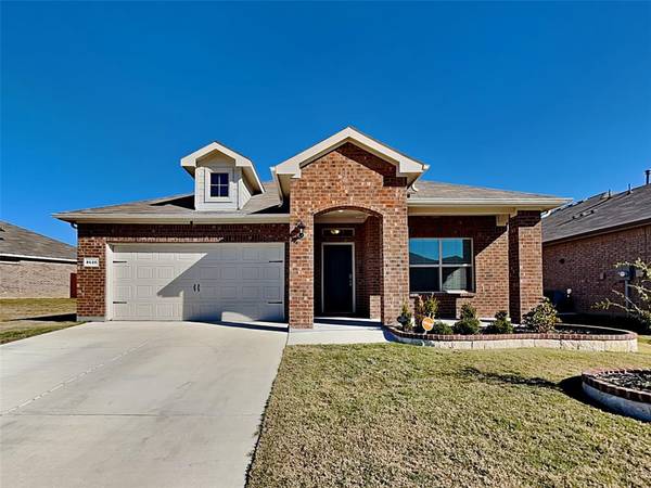 8620 Mirror Lake Drive, Fort Worth, TX 76179