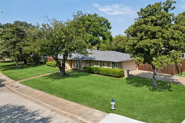 Dallas, TX 75229,3497 Webb Garden Drive