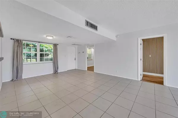 Pompano Beach, FL 33069,905 Cypress Ter  #205