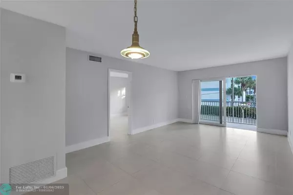 Lauderdale By The Sea, FL 33062,1439 S Ocean Blvd  #205