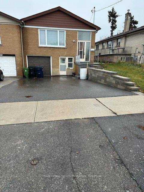 101 Spenvalley DR #Main, Toronto W05, ON M3L 1Z4