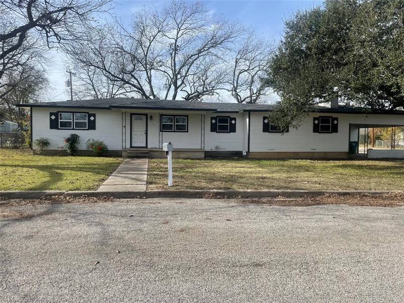 703 S Avenue L, Clifton, TX 76634