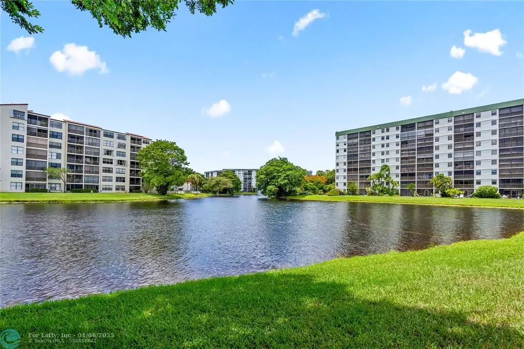 Pompano Beach, FL 33069,2221 Cypress Island Drive  #204