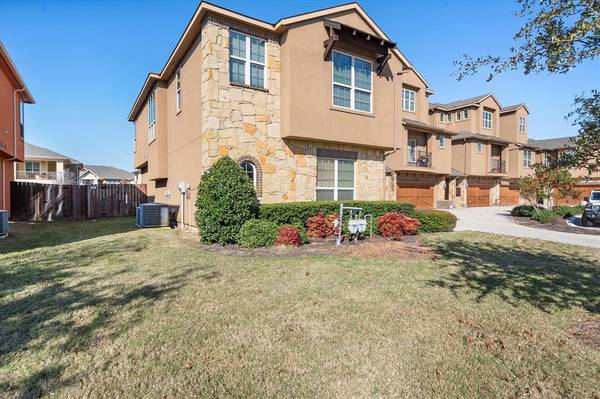 2630 Villa Di Lago #6, Grand Prairie, TX 75054