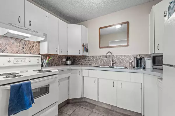 Calgary, AB T2N 1C4,1620 8 AVE NW #378