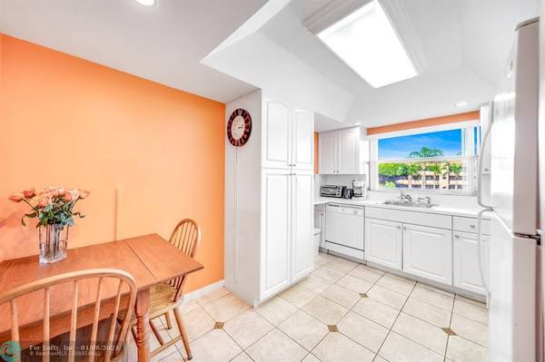 Sunrise, FL 33322,9741 Sunrise Lakes Blvd  #202