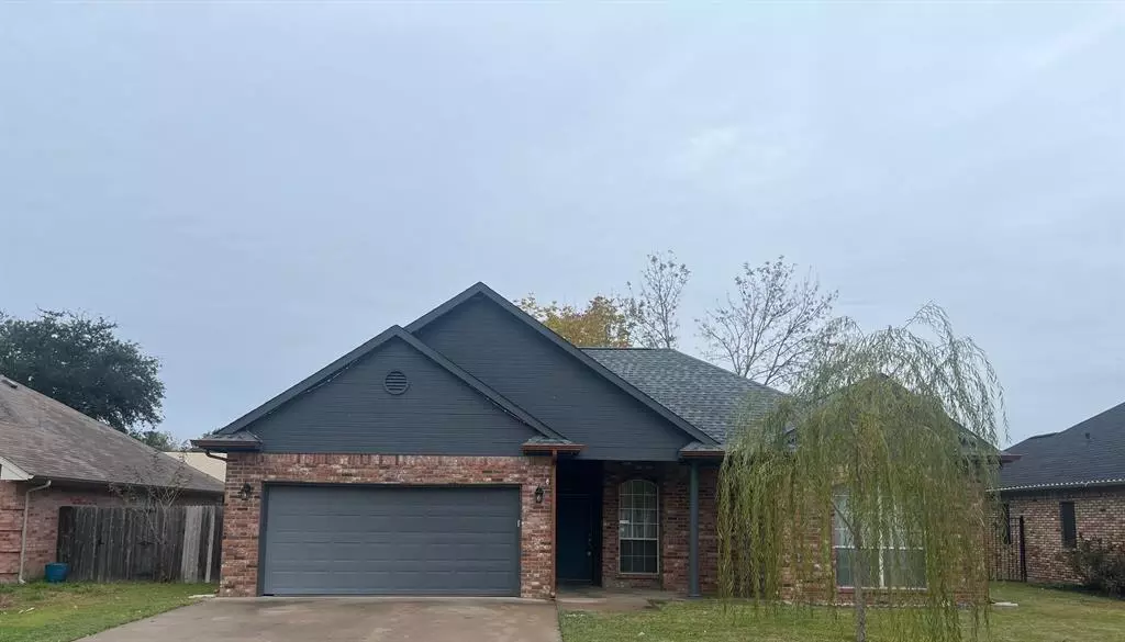 107 Stonebriar Way, Terrell, TX 75160