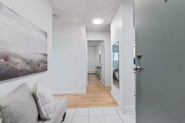 Calgary, AB T3C 0N7,1824 11 AVE SW #302