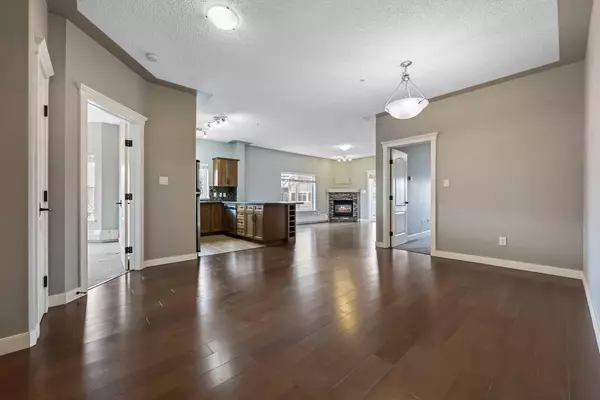 Calgary, AB T3H 5X4,20 Discovery Ridge Close Southwest #504