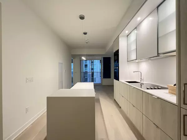 Toronto C02, ON M4W 0B7,11 Yorkville AVE #1107