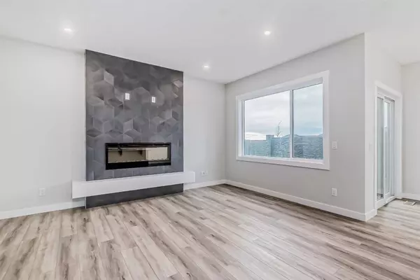 Calgary, AB T3R 1Y5,158 Aquila WAY Northwest