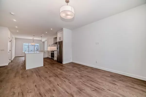 Calgary, AB T2X4G4,7526 202 AVE Southeast