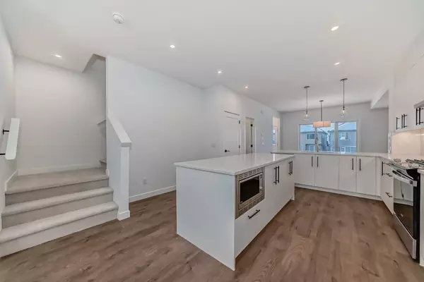 Calgary, AB T2X4G4,7526 202 AVE Southeast