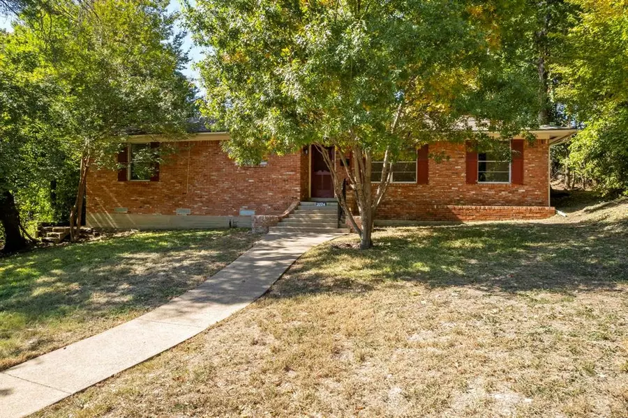 3224 Mapleleaf Circle, Dallas, TX 75233