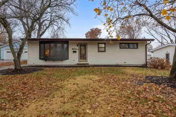 3825 NE Northwood Drive,  Cedar Rapids,  IA 52402