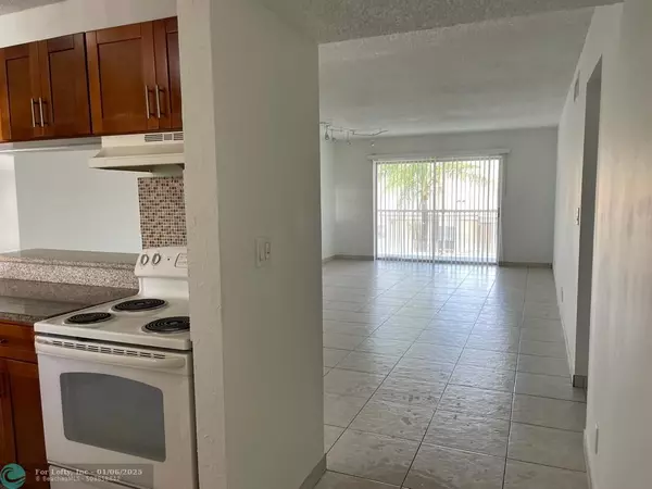 Coral Springs, FL 33065,2960 Riverside  #316