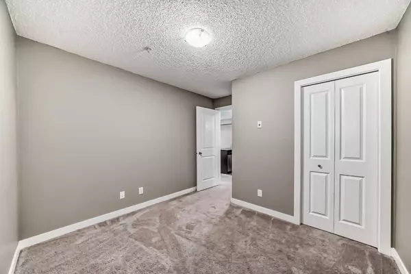 Calgary, AB T2X2B9,81 Legacy BLVD Southeast #3309