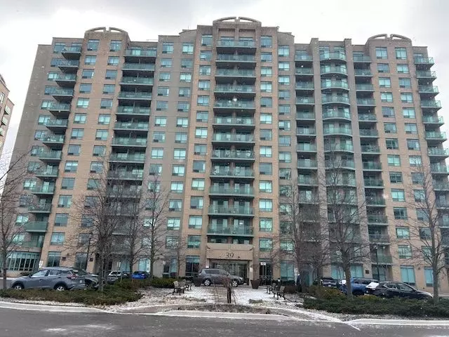 39 Oneida CRES #413, Richmond Hill, ON L4B 4T9