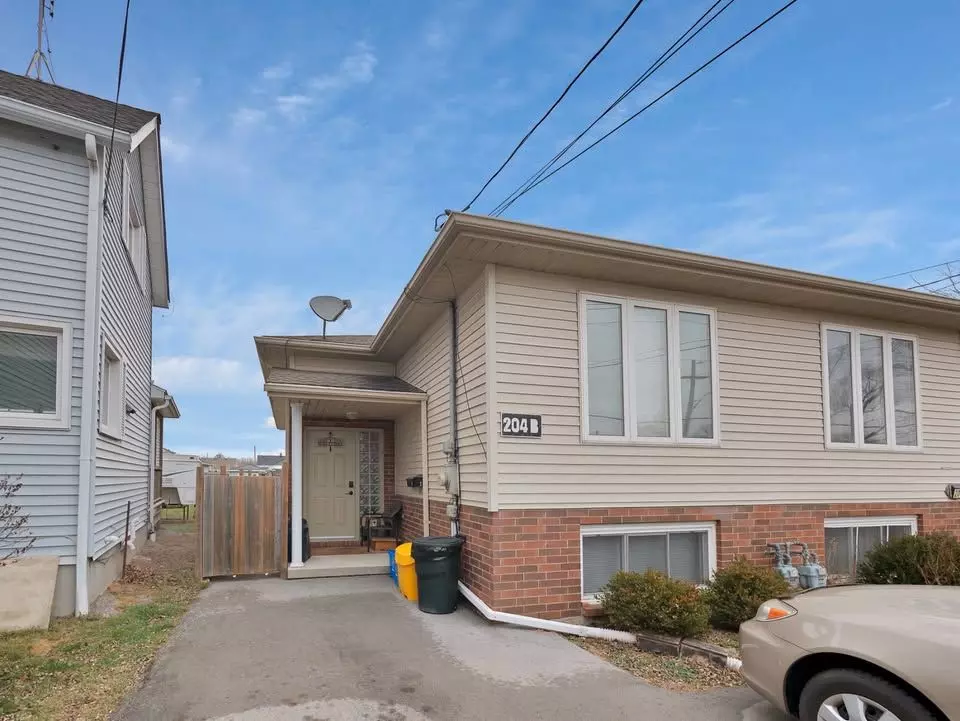 St. Catharines, ON L2P 2K7,204B Oakdale AVE #2