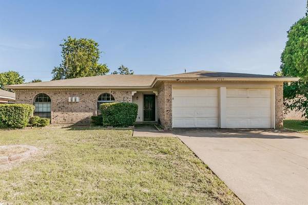 2705 Amber Drive S, Fort Worth, TX 76133