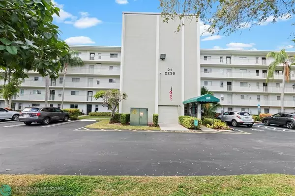 Pompano Beach, FL 33069,2236 N Cypress Bend Dr  #112