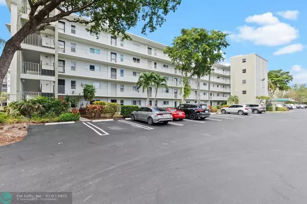 Pompano Beach, FL 33069,2236 N Cypress Bend Dr  #112