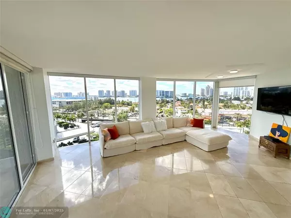 Sunny Isles Beach, FL 33160,18671 Collins Ave  #903