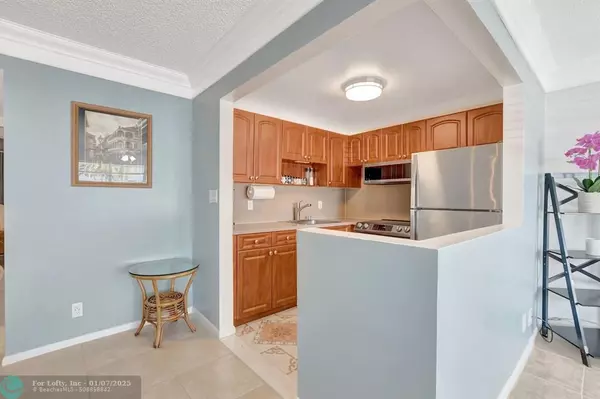 Deerfield Beach, FL 33442,24 Newport B  #24