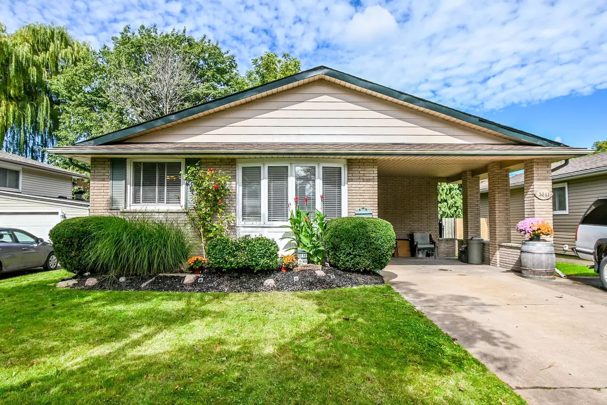 Niagara Falls, ON L2J 2A8,5811 Hillcrest CRES