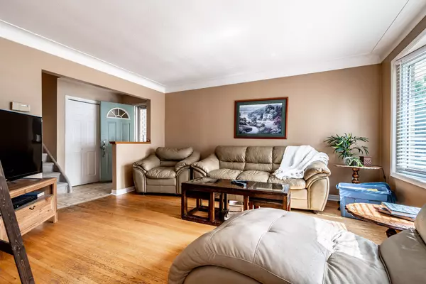 Niagara Falls, ON L2J 2A8,5811 Hillcrest CRES