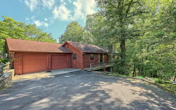 2016 Swallows Landing, Hiawassee, GA 30546