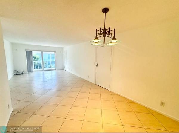 Fort Lauderdale, FL 33308,6373 Bay Club Dr  #4