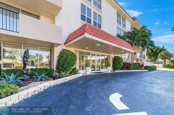 Boca Raton, FL 33432,1000 Spanish River Rd  #2P