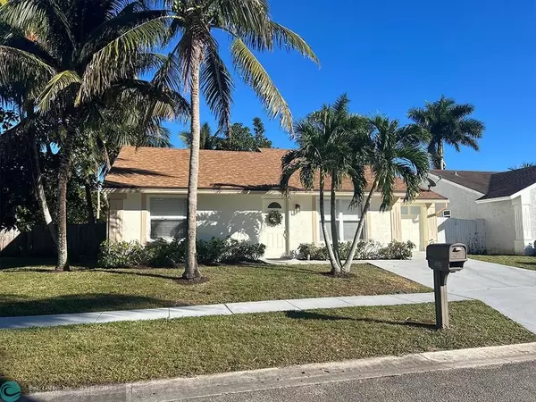 5604 Priscilla Ln, Lake Worth, FL 33463