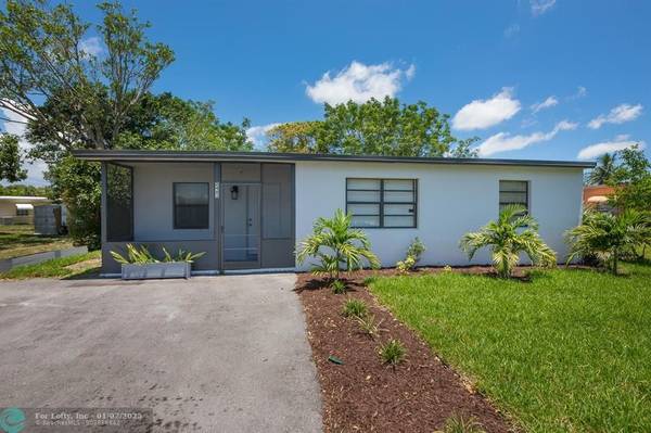 2461 NW 17th St, Fort Lauderdale, FL 33311