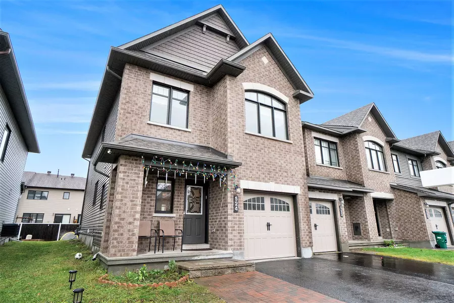 524 Paine AVE, Kanata, ON K2S 1B9