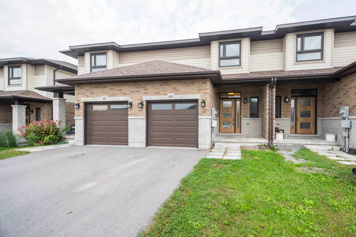 Belleville, ON K8R 0A1,69 Ledgerock CT