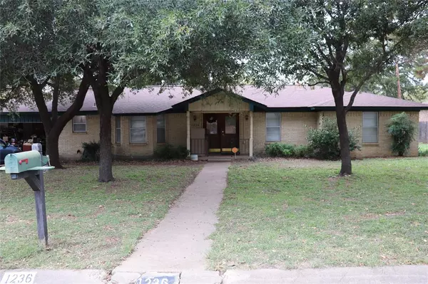 1236 Hilltop Drive, Cleburne, TX 76033