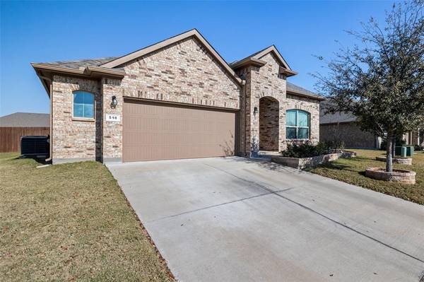 516 Smart Strike Trail, Granbury, TX 76049