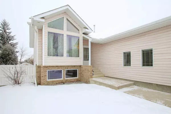 Red Deer, AB T4R 2T6,136 Ahlstrom Close